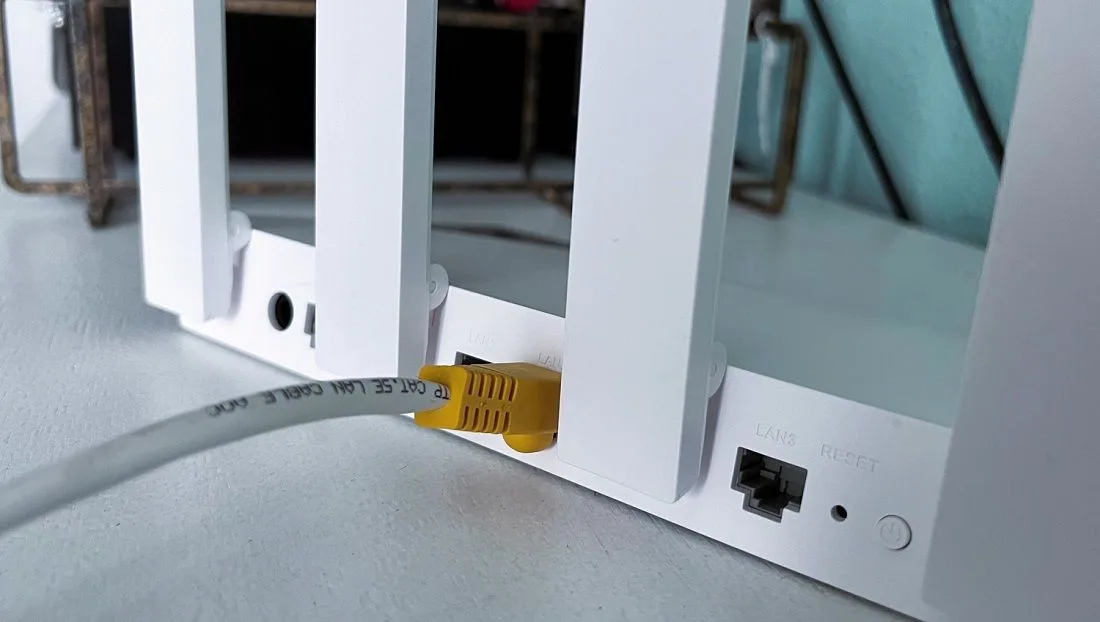 Intermetkabel in router, vooraanzicht