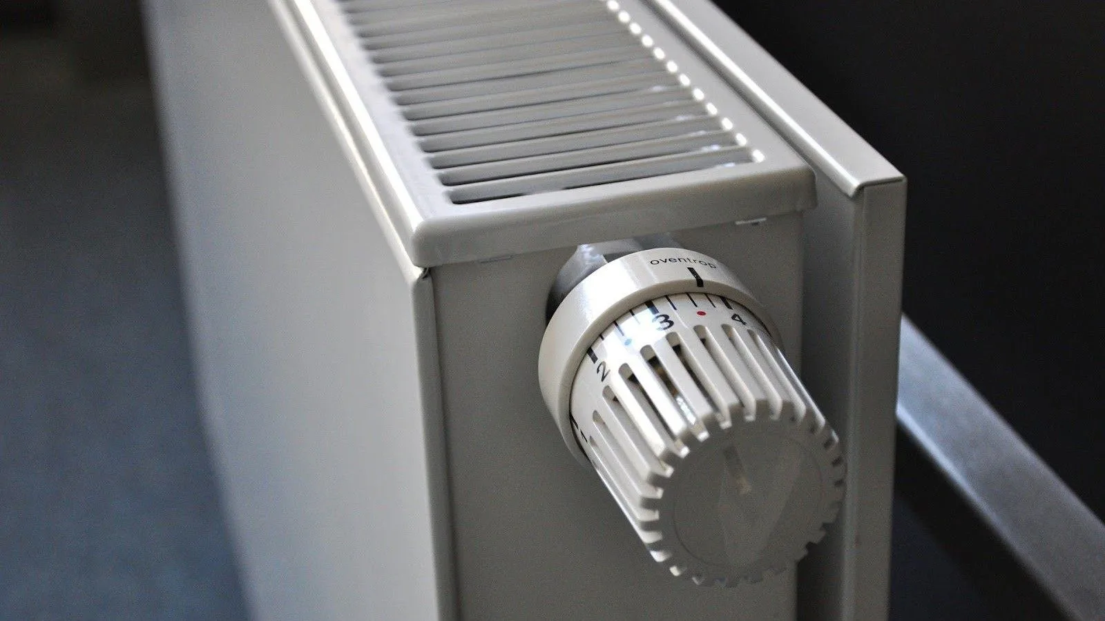 Radiator met knop, vooraanzicht