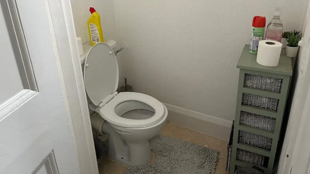 Toilet, zij-aanzicht
