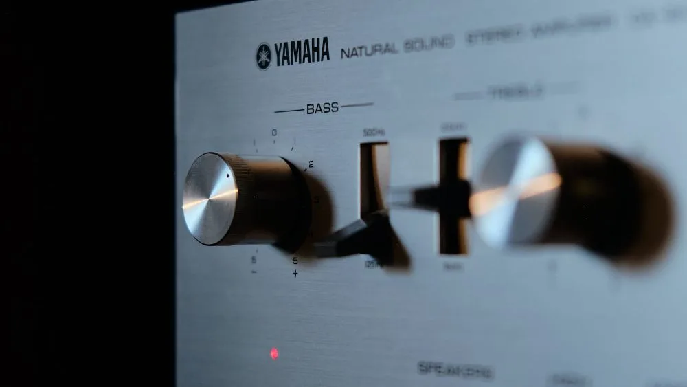 yamaha versterker close up