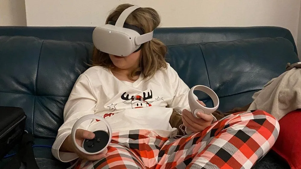 Jongen die met VR speelt