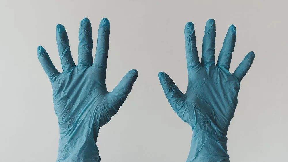 blauwe rubber handschoentjes